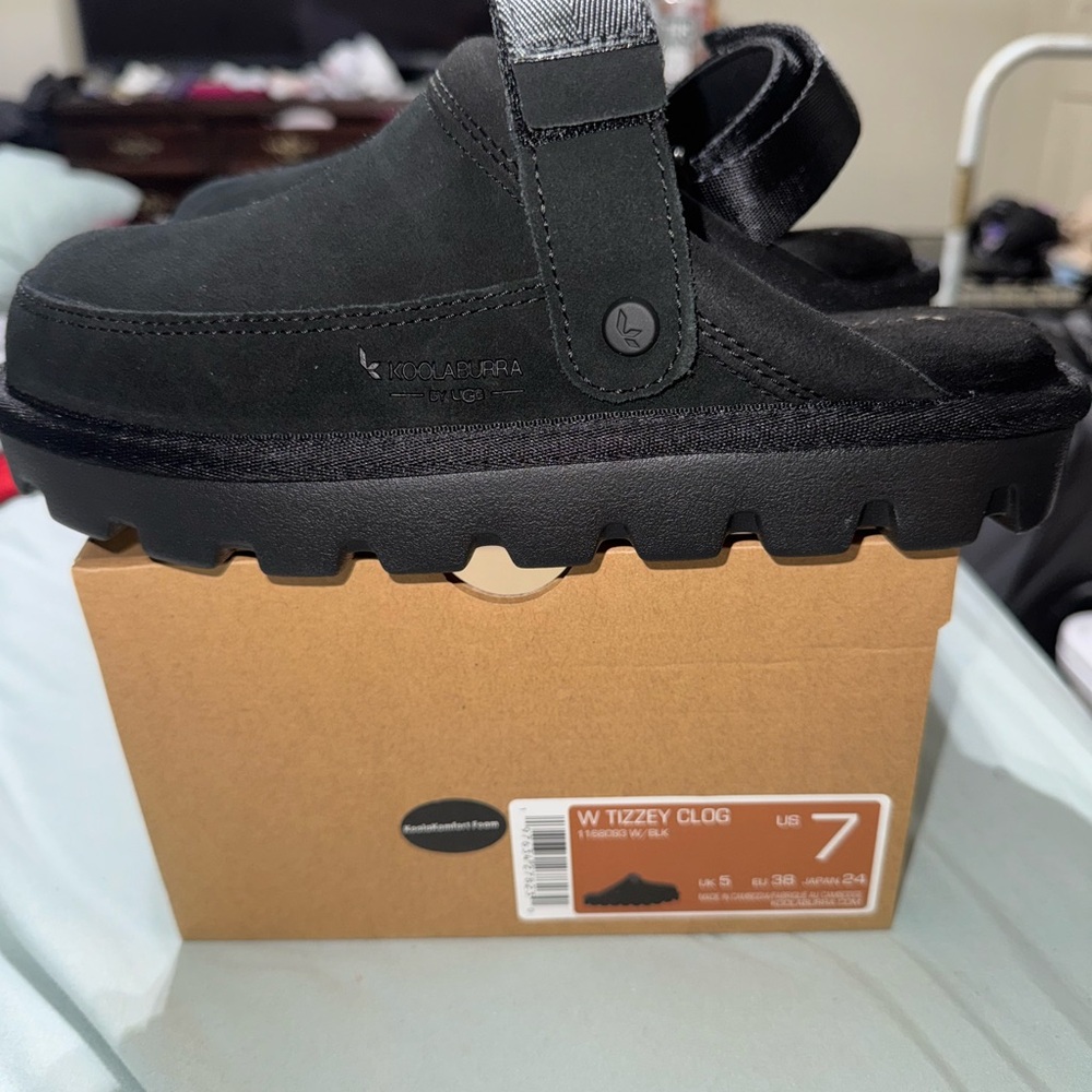 Koolaburra Black Tizzey Clogs